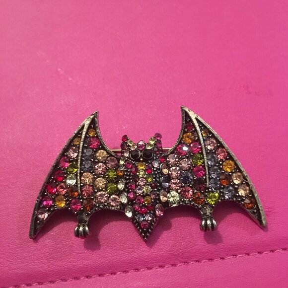 Red Tone Bat Rhinestone Costume Jewelry Brooch - So Cute NEW Drawer 6 - Picture 5 of 5